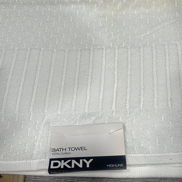 DKNY- Bath towel - Picture 2 of 9